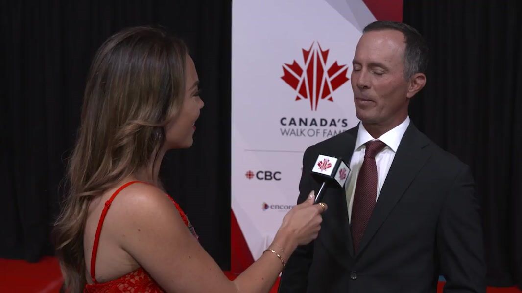 
				Image de prévisualisation pour la vidéo : Mike Weir – Gala d’intronisation 2025 de l’Allée des célébrités canadiennes Tapis rouge				